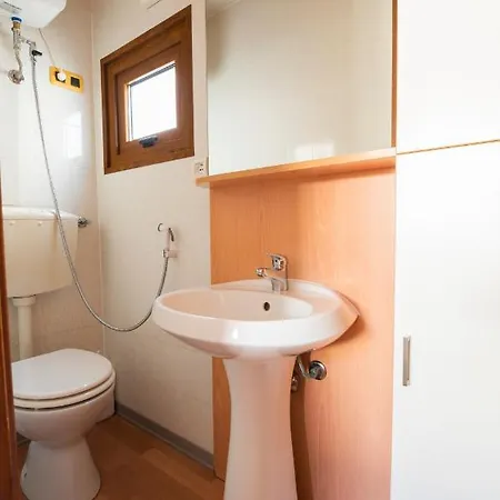 诺里纳露营旅馆 佩萨罗