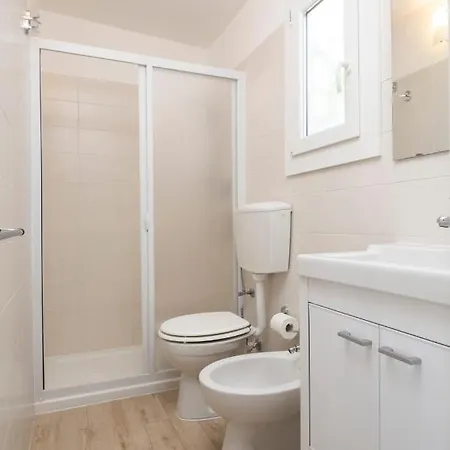 诺里纳露营旅馆 营地 佩萨罗