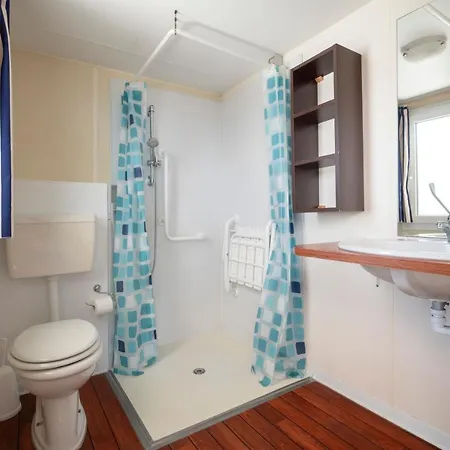 诺里纳露营旅馆 营地 佩萨罗