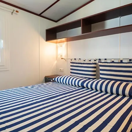 诺里纳露营旅馆 3* 佩萨罗