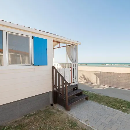 诺里纳露营旅馆 营地 佩萨罗