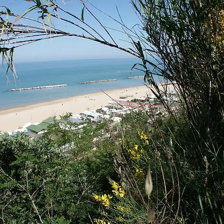 诺里纳露营旅馆 3*