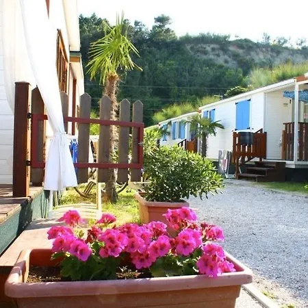 诺里纳露营旅馆 3*