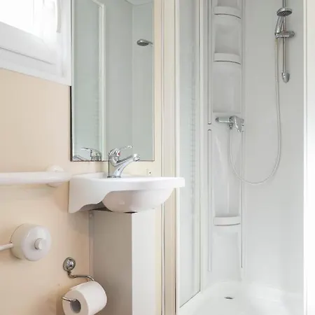 Norina مكان تخييم بيزارو