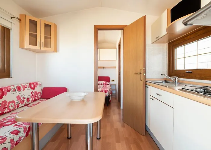 Κάμπινγκ Norina Πέζαρο