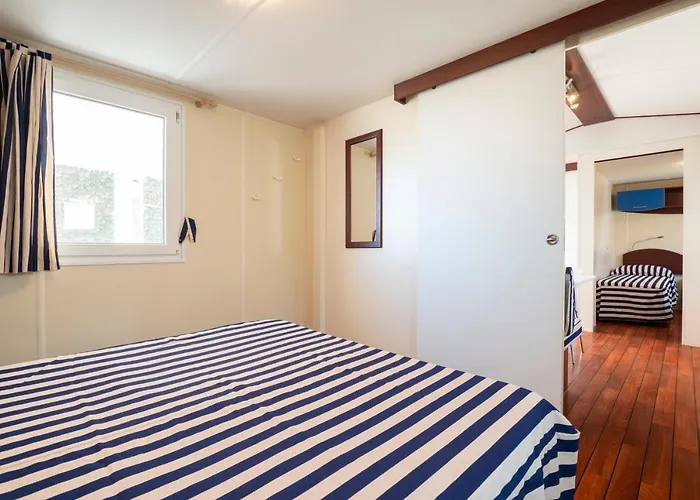 Norina Κάμπινγκ Πέζαρο