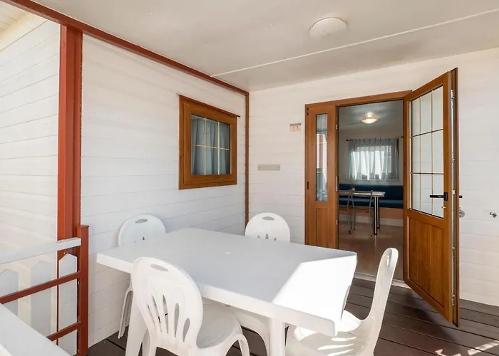 Norina Κάμπινγκ Πέζαρο