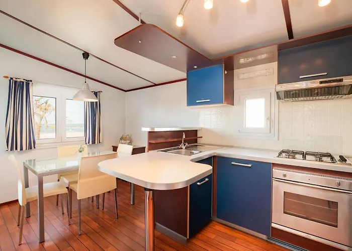 Κάμπινγκ Norina Πέζαρο