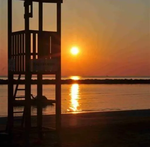 Norina Κάμπινγκ Πέζαρο