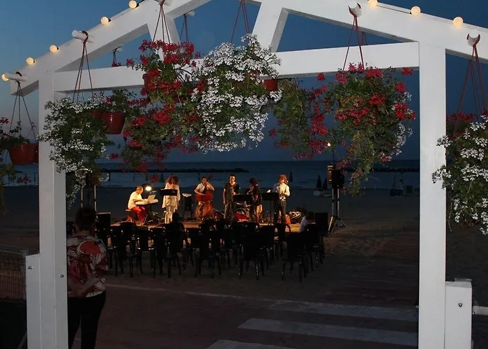 Κάμπινγκ Norina Πέζαρο