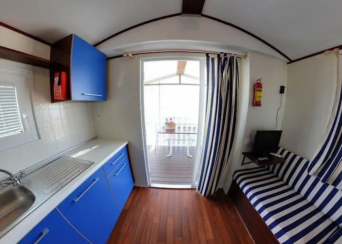 Κάμπινγκ Norina Πέζαρο